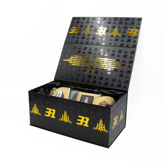 31 SIGNED DAVID BENAVIDEZ GLOVES